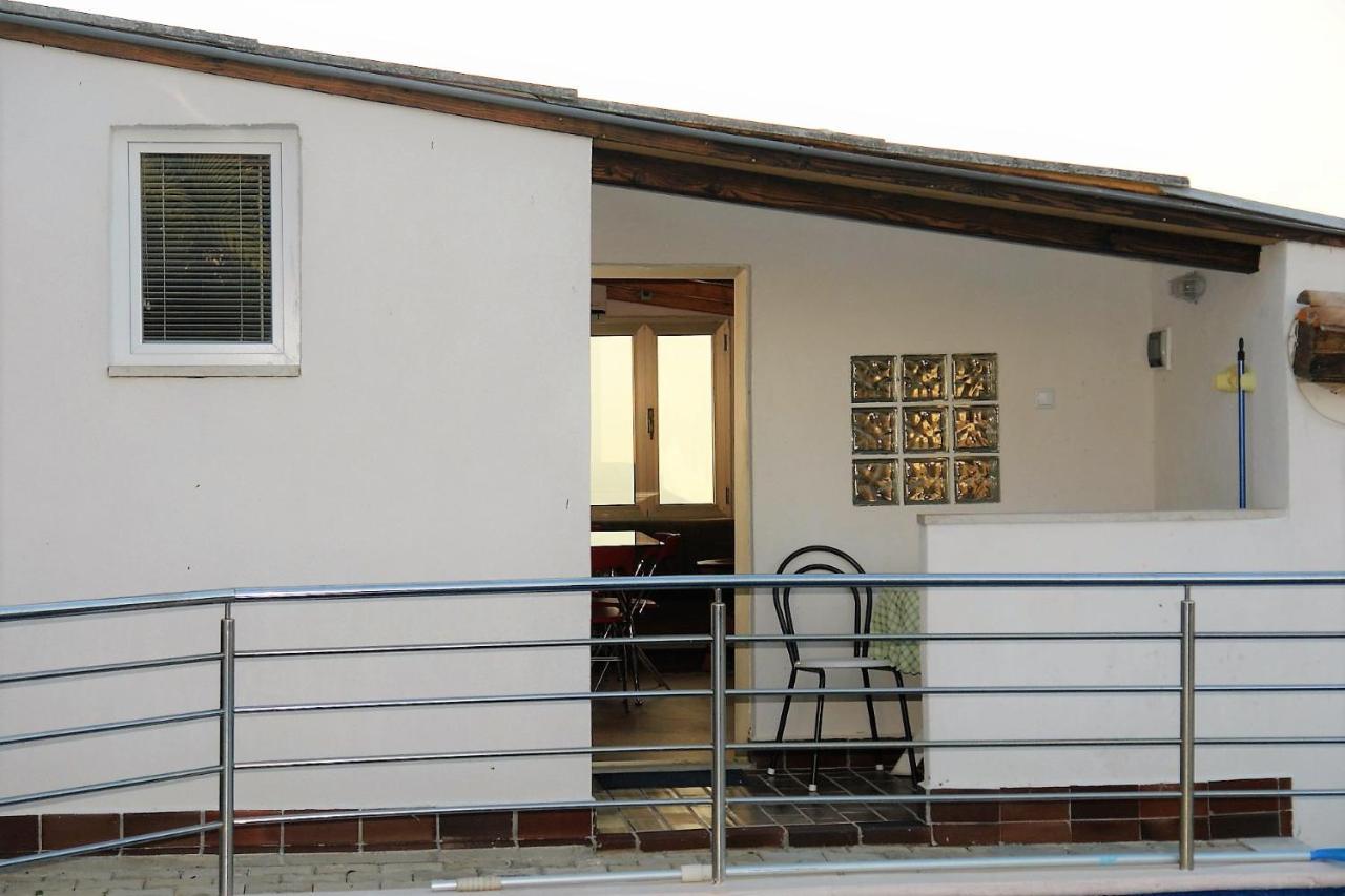 Apartmani Milokanovic Funtana Exterior foto